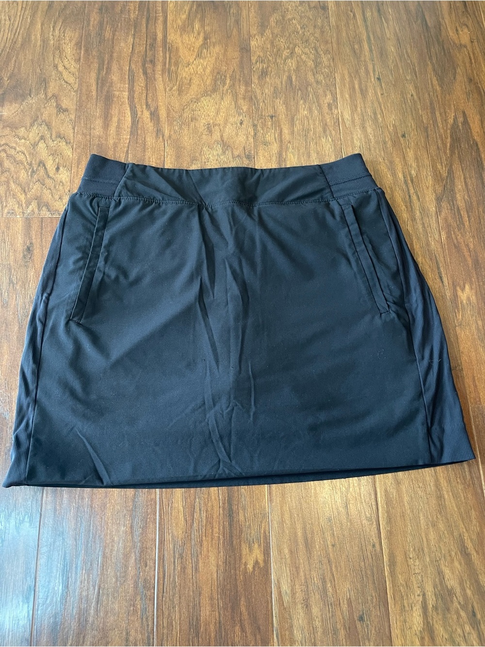 Athleta Soho Active Travel Skort Black Size 8 Pleated Waist Pocket - Hem Flaw